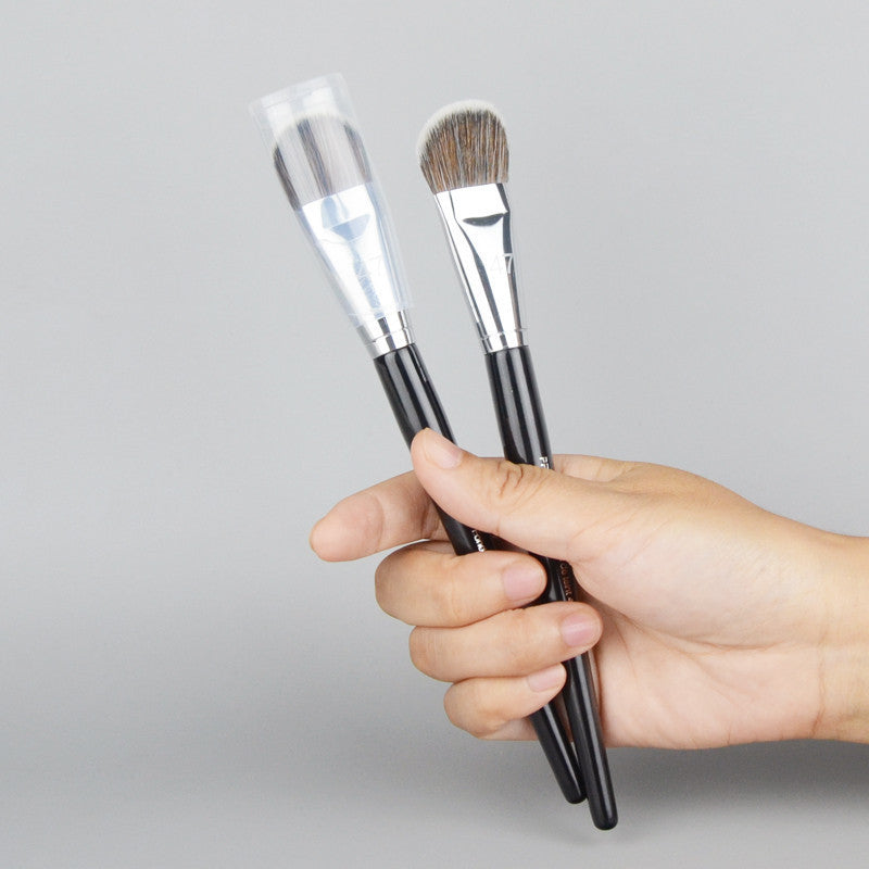 Women's Fashion Slope-shaped Makeup Brush